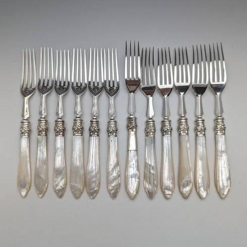 約 1860 年英國古董白色珍珠手柄餐具 12 對套裝 Walker & Hall